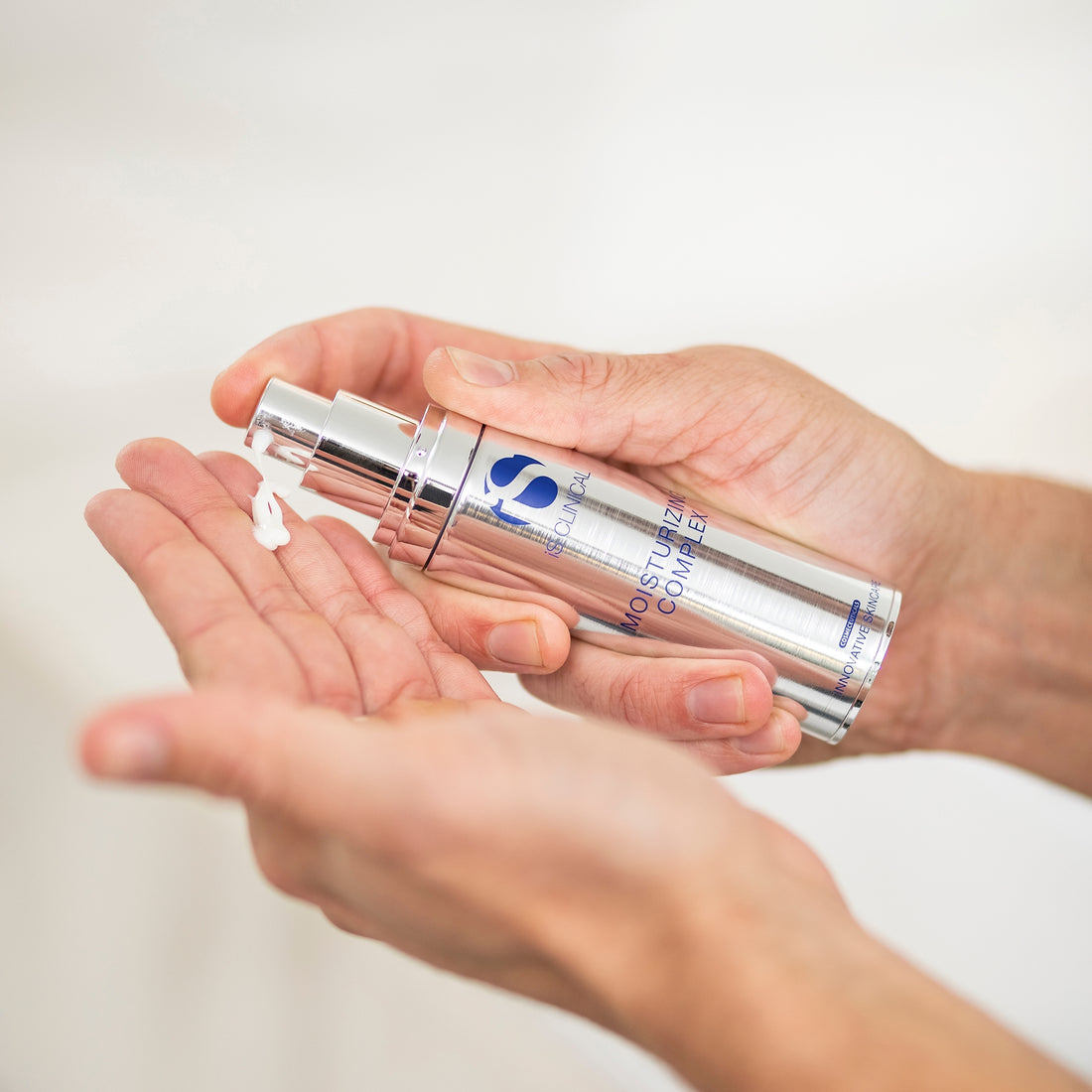 iS Clinical Moisturizing Complex (1.7 oz.)