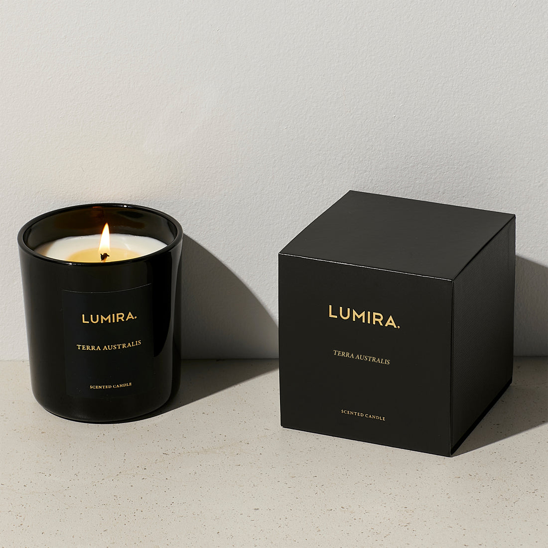 LUMIRA Terra Australis Black Candle 10.5 oz