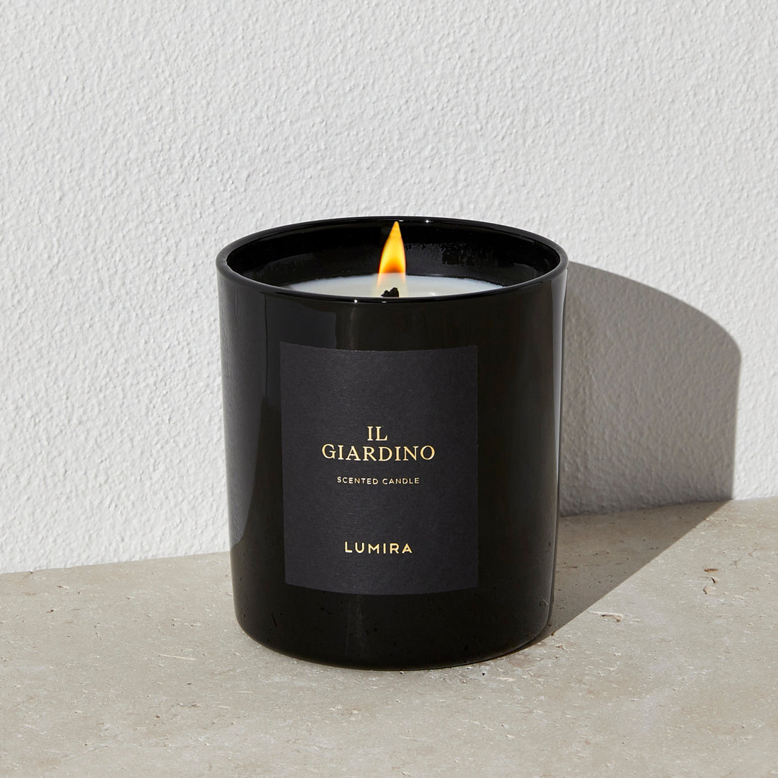 LUMIRA Il Giardino Black Candle 10.5 oz