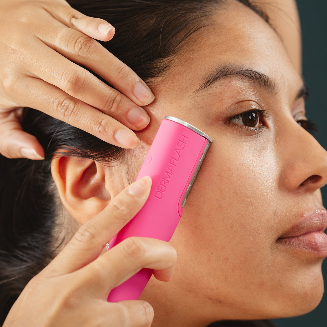 DERMAFLASH Luxe+ Advanced Sonic Dermaplaning and Peach Fuzz Removal - Pop Pink